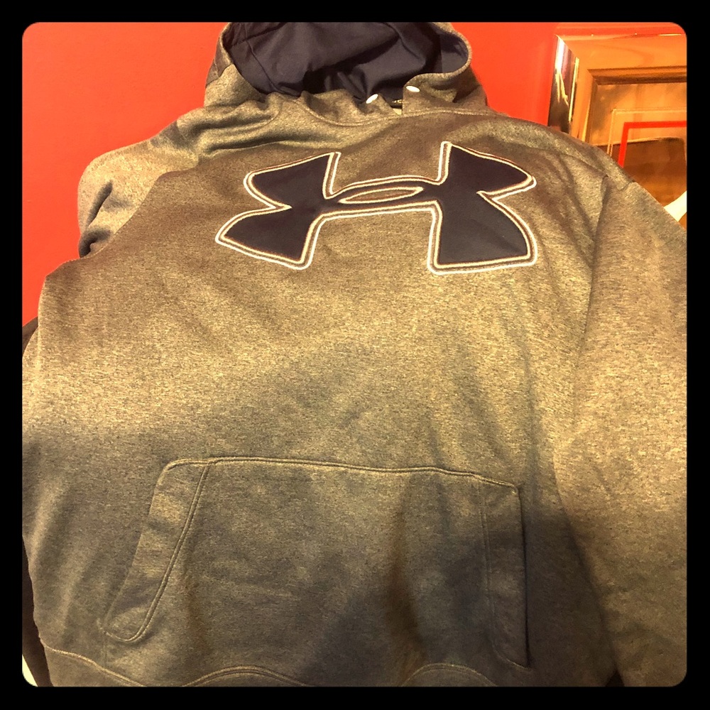 Under Armour sweat shirt